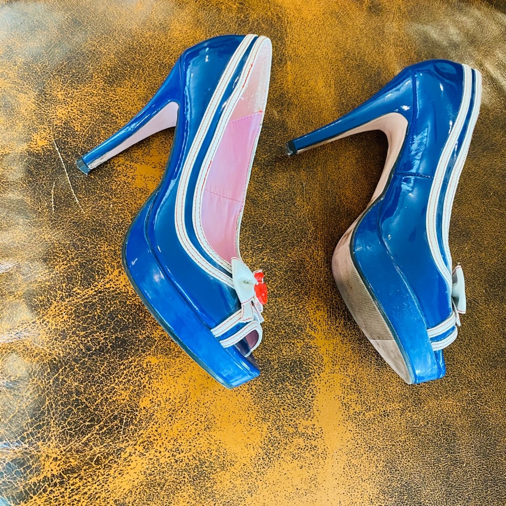 Leg Avenue Nautical Pumps GUC NWOT Worn Once - Picture 3 of 4